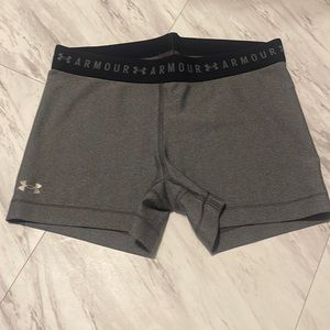 Women’s under armour volley shorts